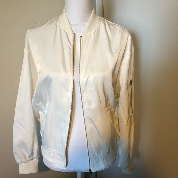 ❌SOLD❌NWOT white bomber jacket - Picture 3 of 8